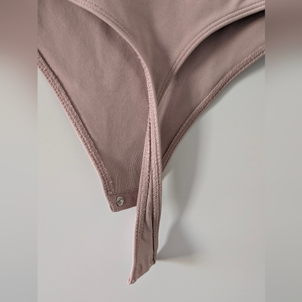 Aritzia Babaton Contour Squareneck Long sleeve Bodysuit - Picture 7 of 7